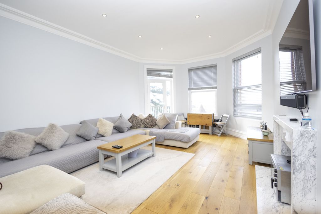 Property photo 1 of 12 Jt3A7094