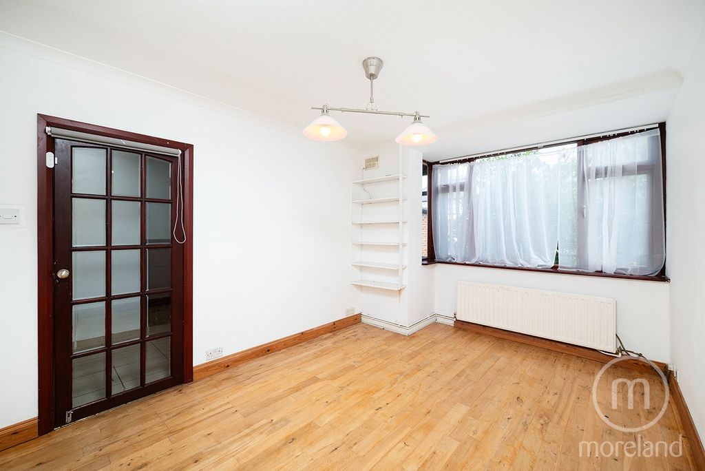 Property photo 3 of 19 5280084