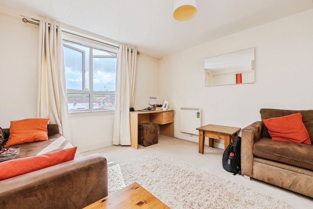 Property photo 3 of 17 Photo