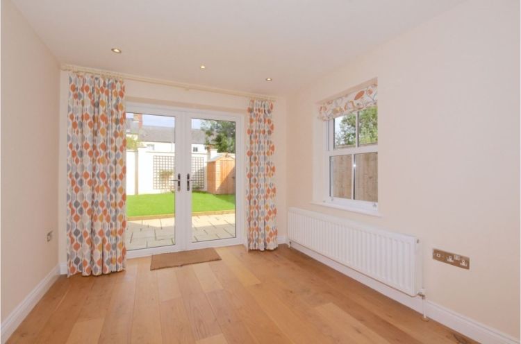 Property photo 3 of 9 Dining Room