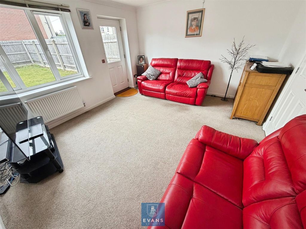 Property photo 2 of 14 Lounge