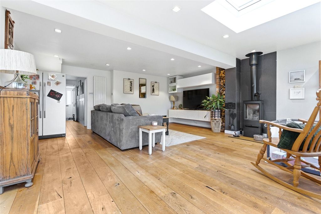 Property photo 2 of 26 Picture No. 16