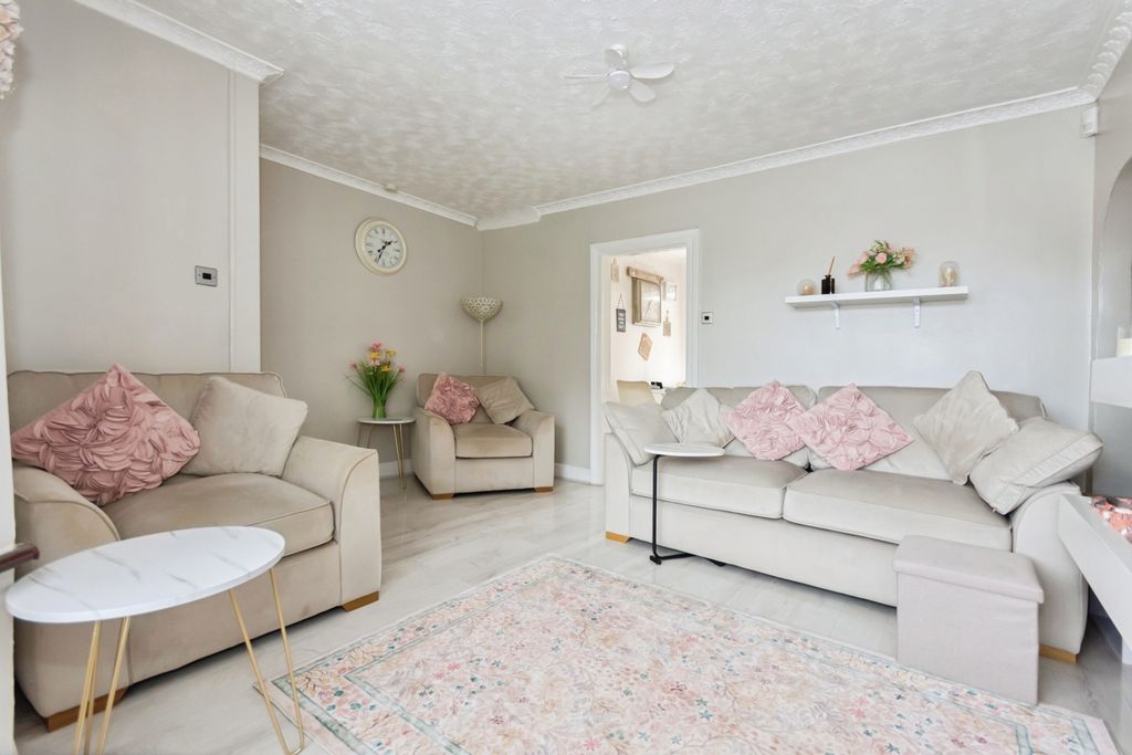 Property photo 3 of 24 Pbox-Img.Jpg