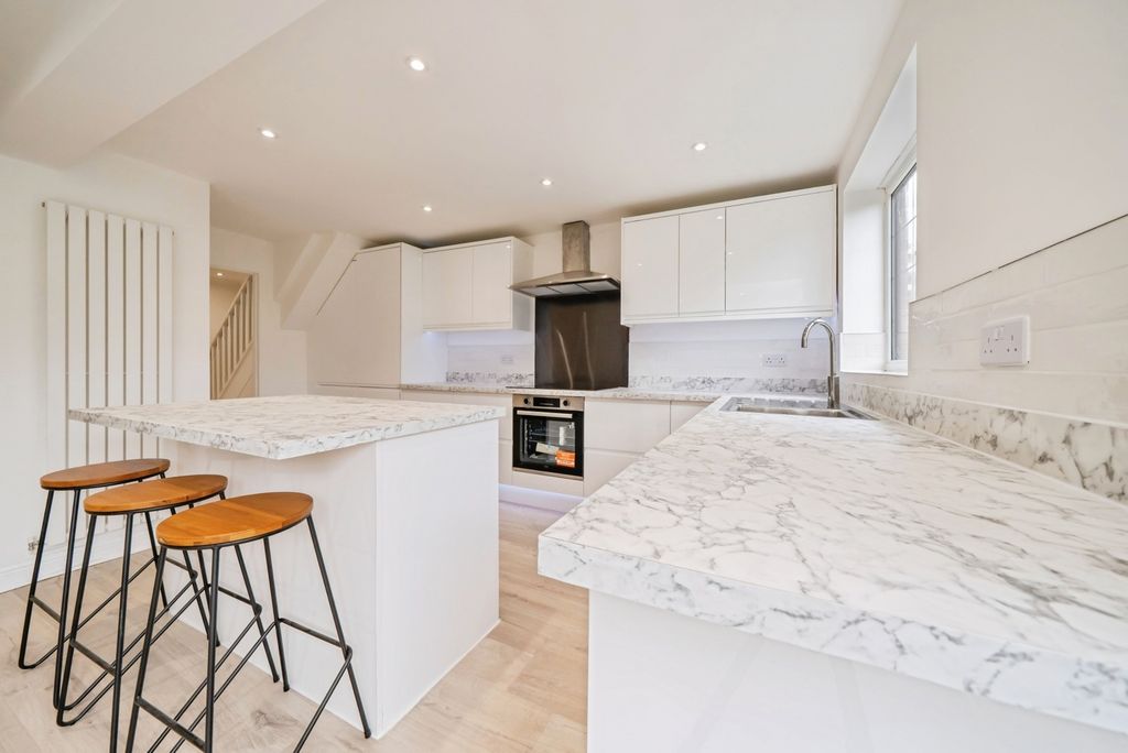 Property photo 2 of 22 Pbox-Img.Jpg