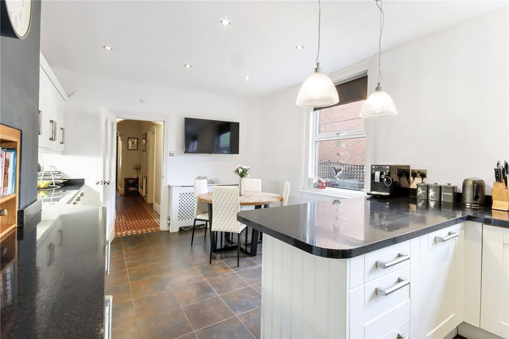 Property photo 3 of 14 Kitchen/Breakfast Rm