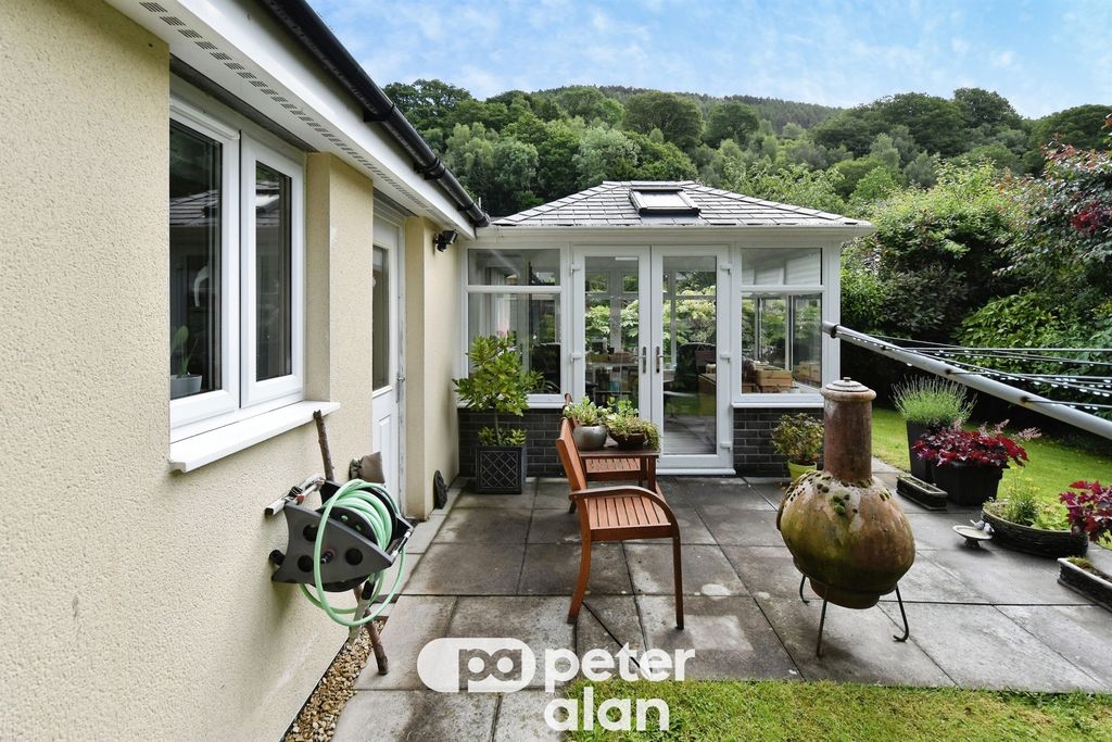 Property photo 2 of 25