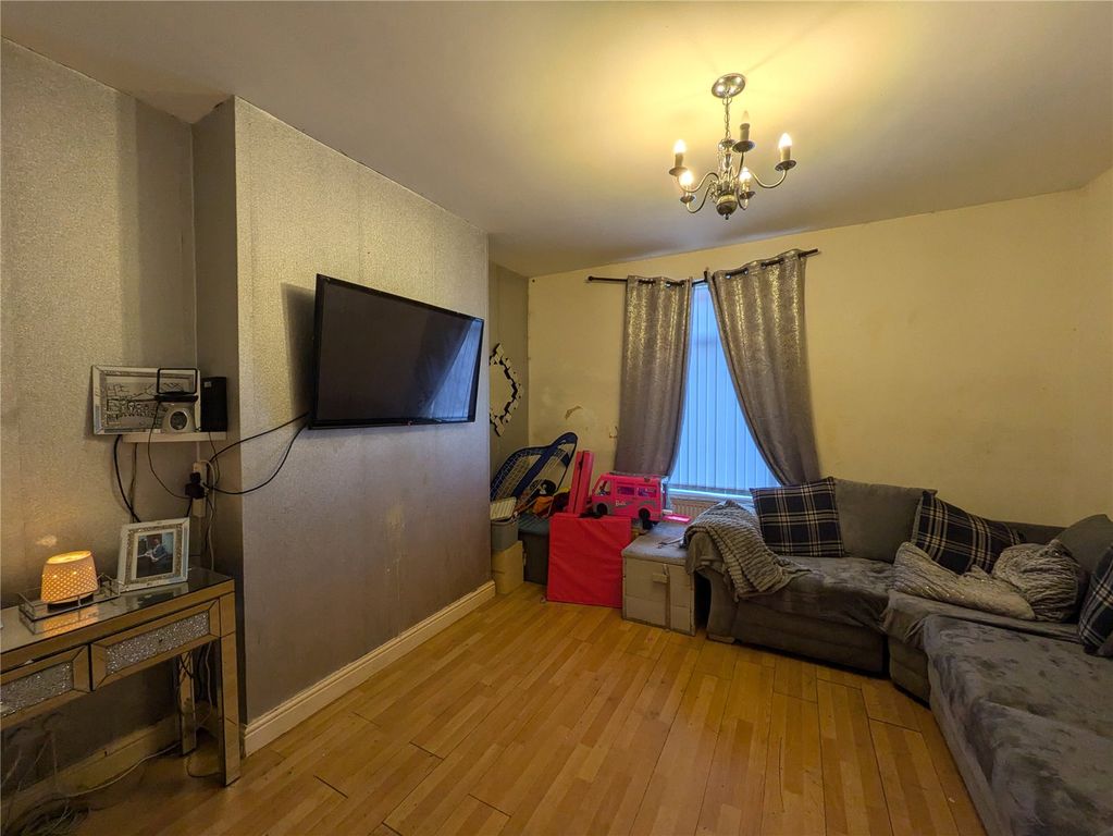Property photo 2 of 7 Picture No. 18
