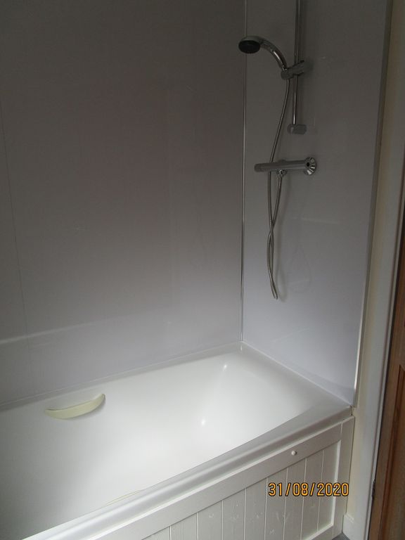 Property photo 2 of 8 Bathroom