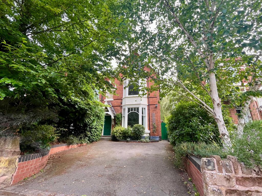 Property photo 1 of 28