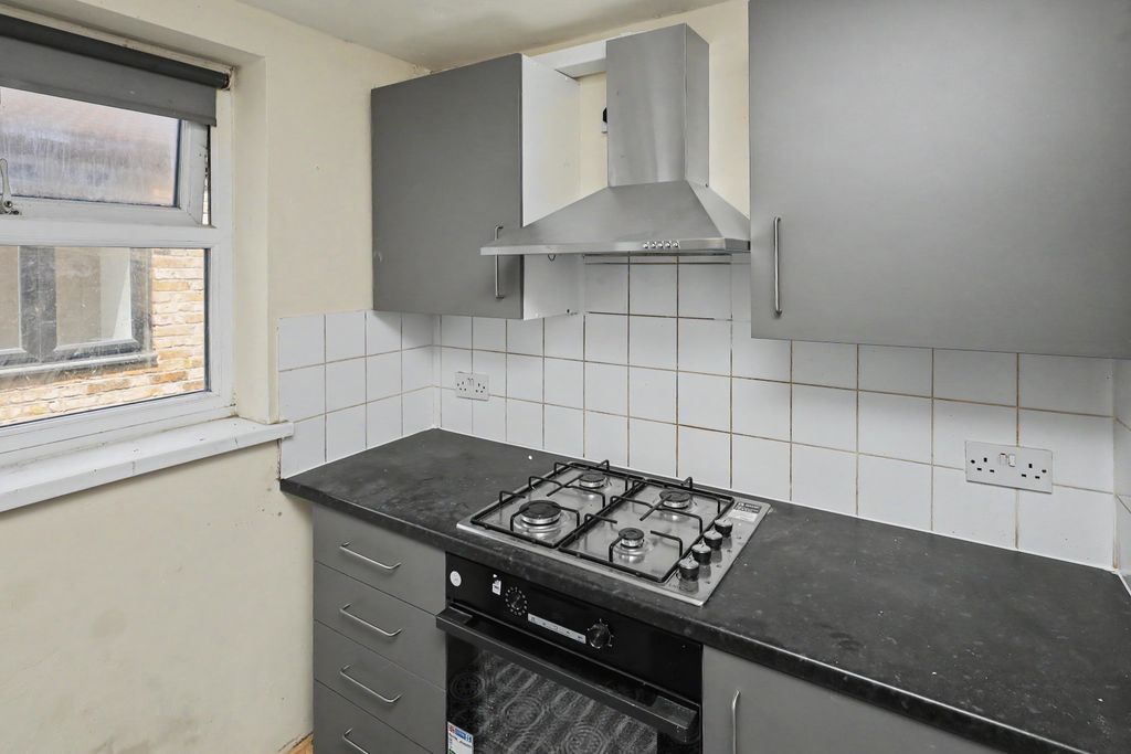Property photo 3 of 19 37 Woodhouse Road, Leytonstone, London E11 3Nu
