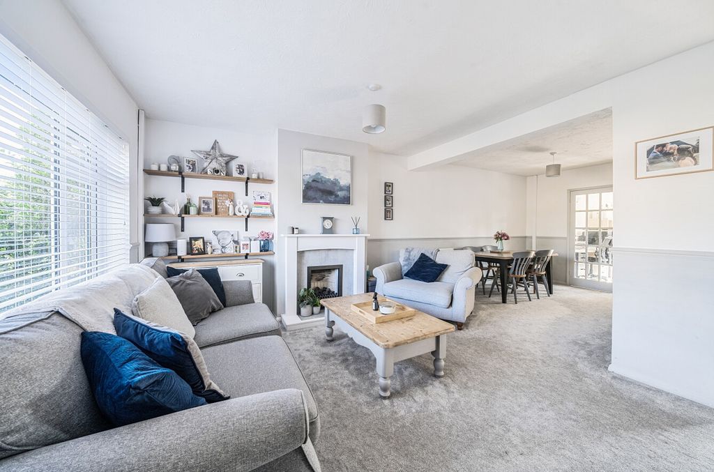 Property photo 2 of 21 1312595-7-6852Fc0...