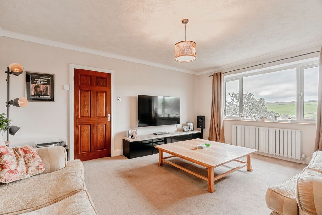 Property photo 2 of 30 Pbox-Img.Jpg