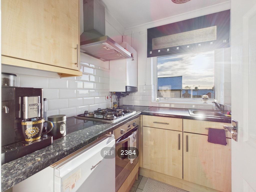 Property photo 2 of 6 Kitchen