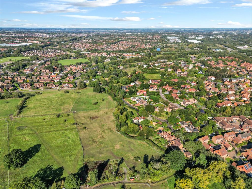 Additional image 27 of 4 bed flat for saleWoodward Place, Loughton Lodge, Milton Keynes MK8