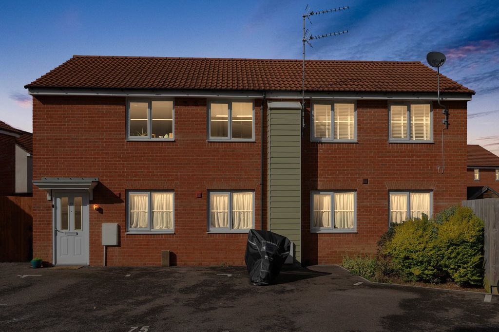 Property photo 1 of 11 Twilight External