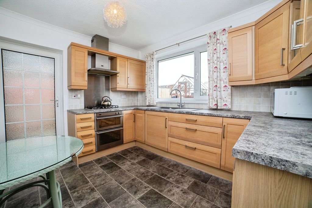 Property photo 2 of 17 Kitchen