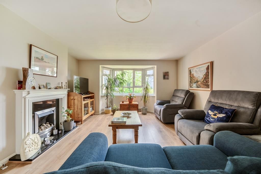 Property photo 2 of 10 Living Room