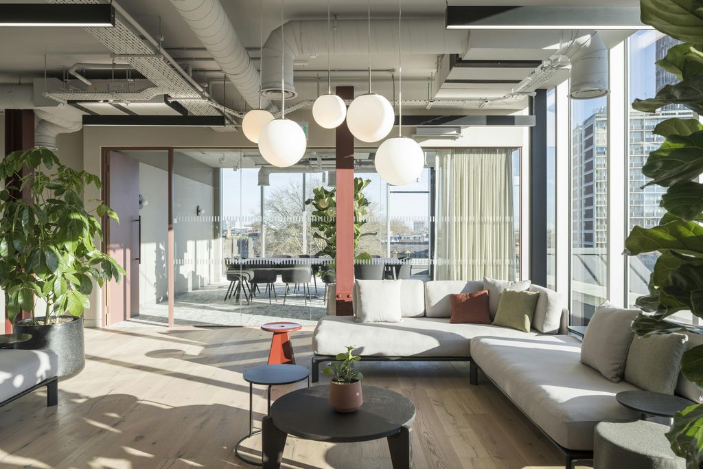 Property photo 2 of 16 4th Floor