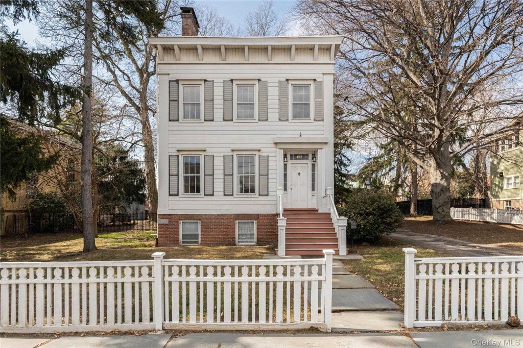 Property photo 1 of 31