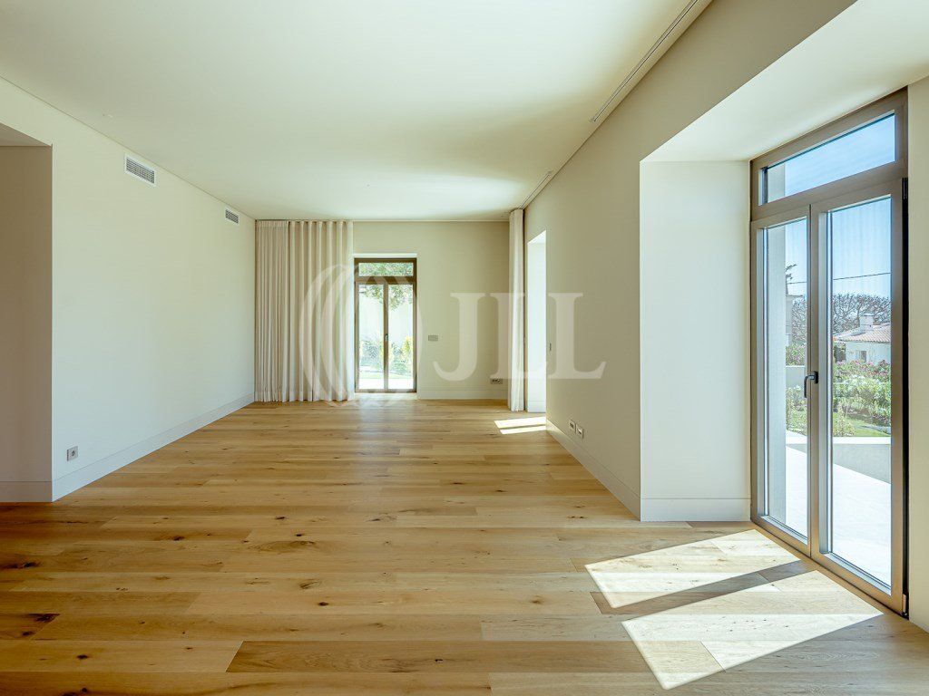 Property photo 2 of 34
