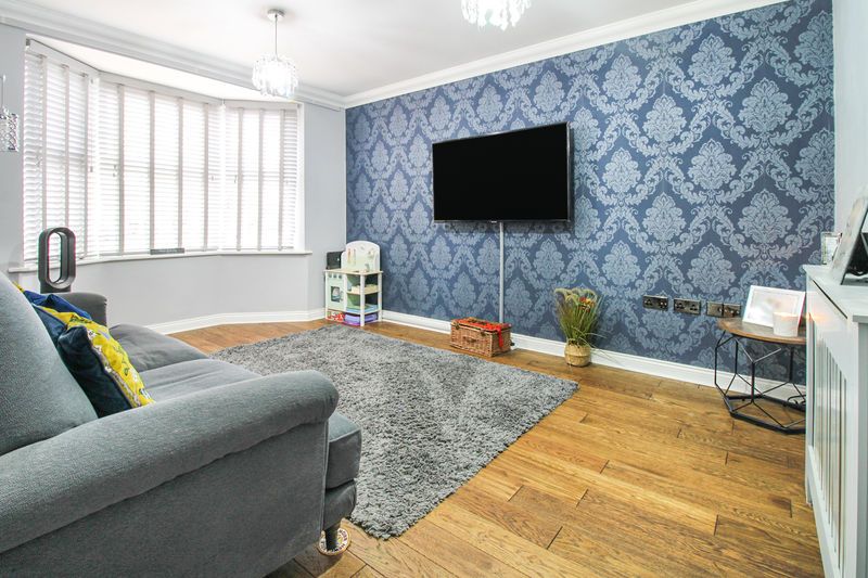 Property photo 3 of 26 Lounge