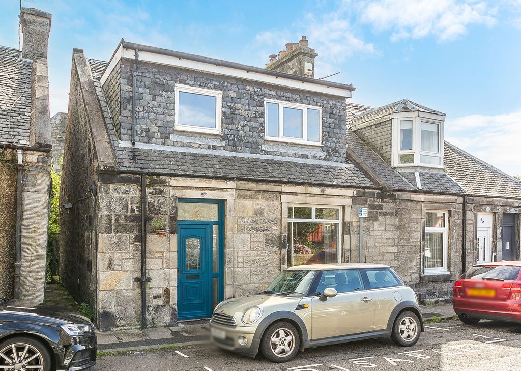 Property photo 1 of 32