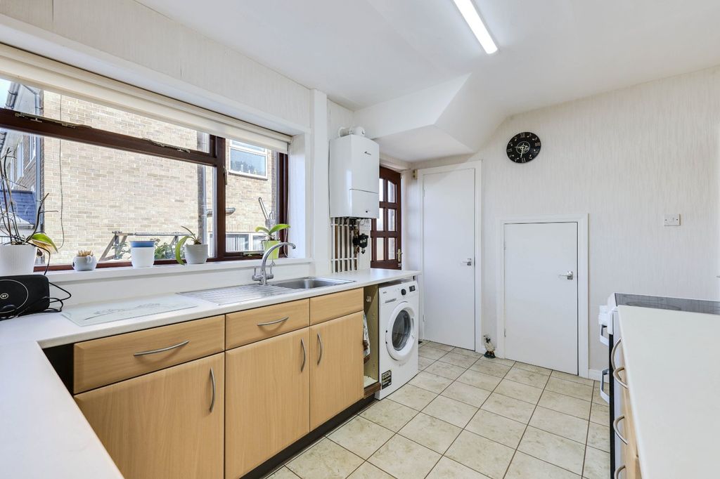 Property photo 2 of 16 Picture No. 05