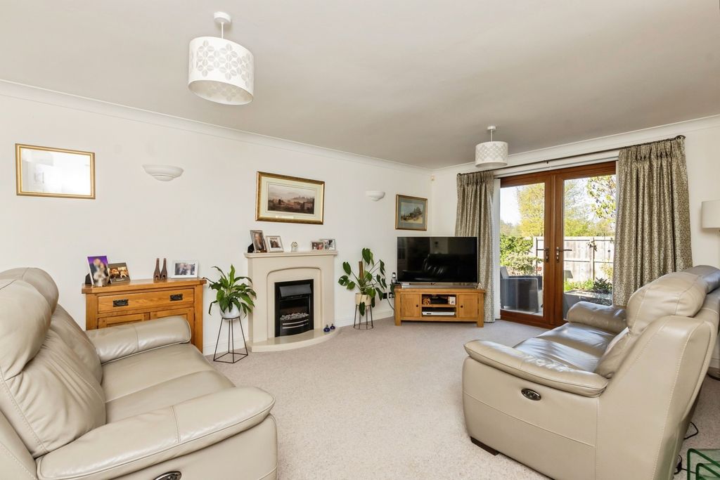 Property photo 3 of 17 Sitting Room