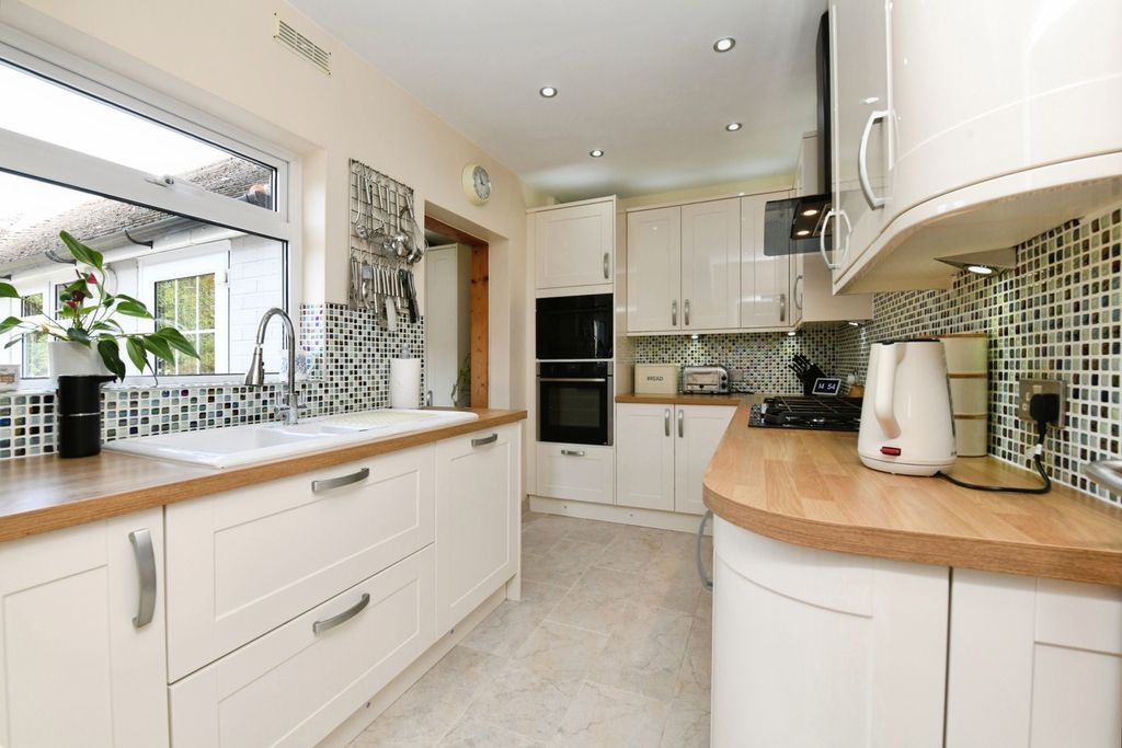 Property photo 3 of 27 Interior