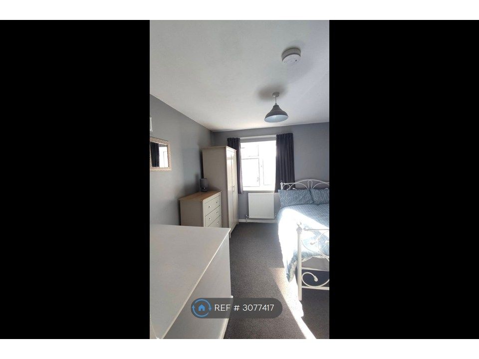 Property photo 1 of 9 Double Room To Rent In Northgate Crawley