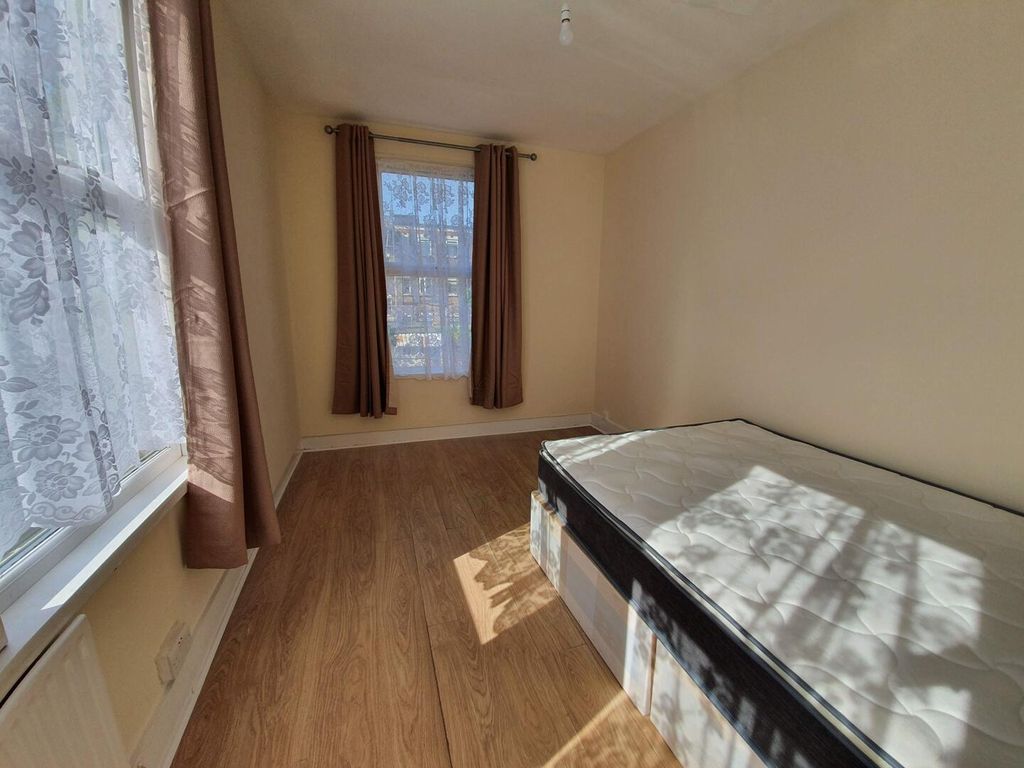 Property photo 3 of 5 Bedroom