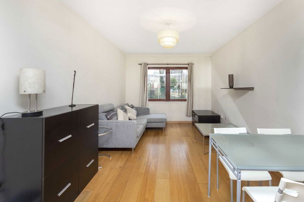 Property photo 2 of 5