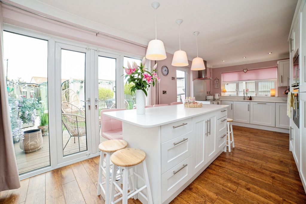 Property photo 3 of 17 Pbox-Img.Jpg