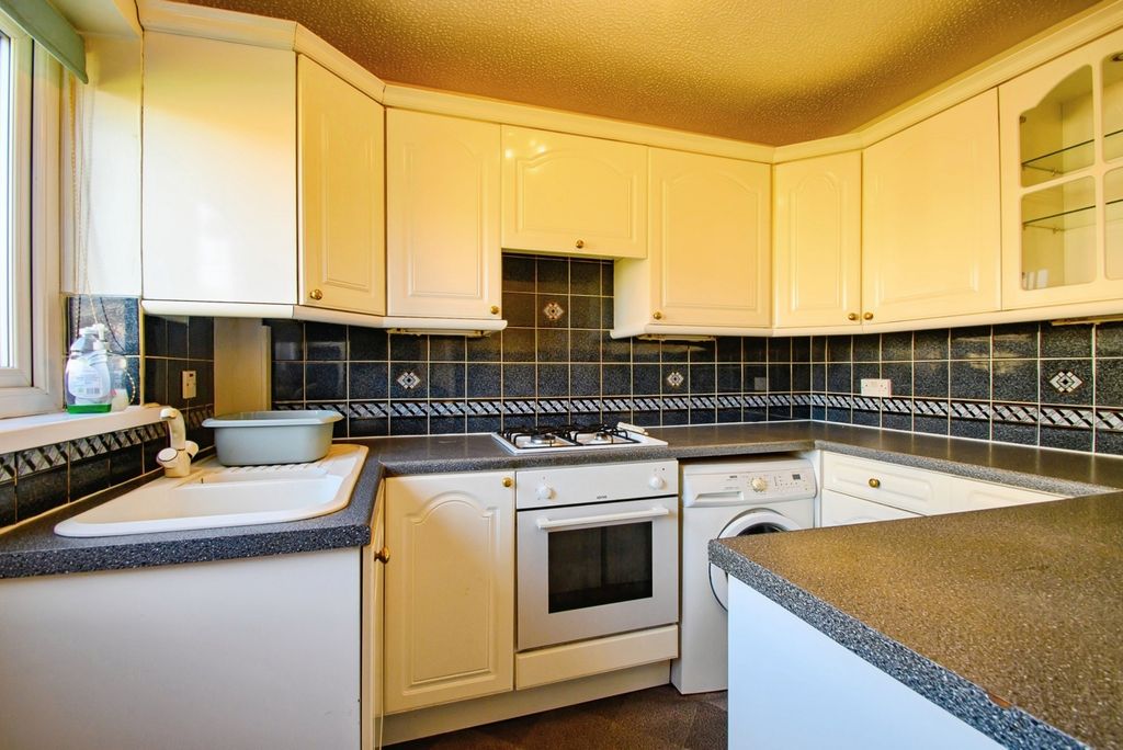 Property photo 2 of 16 Kitchen