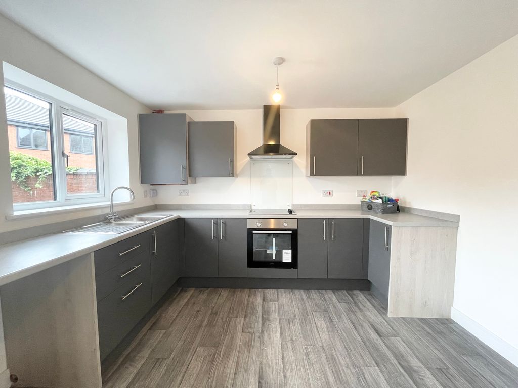 Property photo 3 of 12 Kitchen