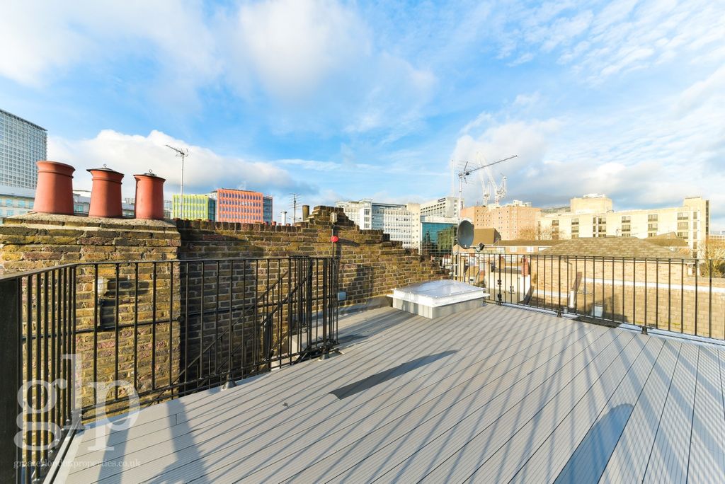 Property photo 2 of 23 946912