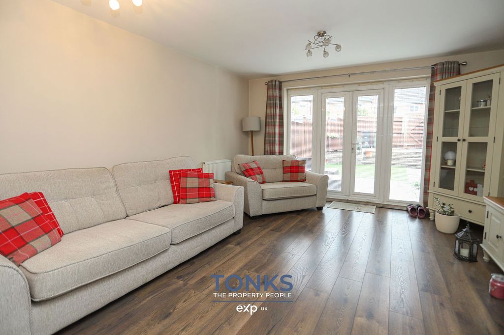 Property photo 2 of 21