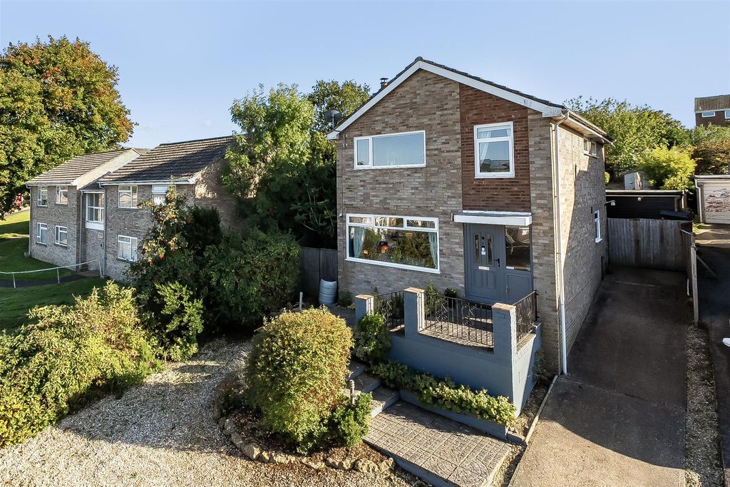 Property photo 2 of 18 Front