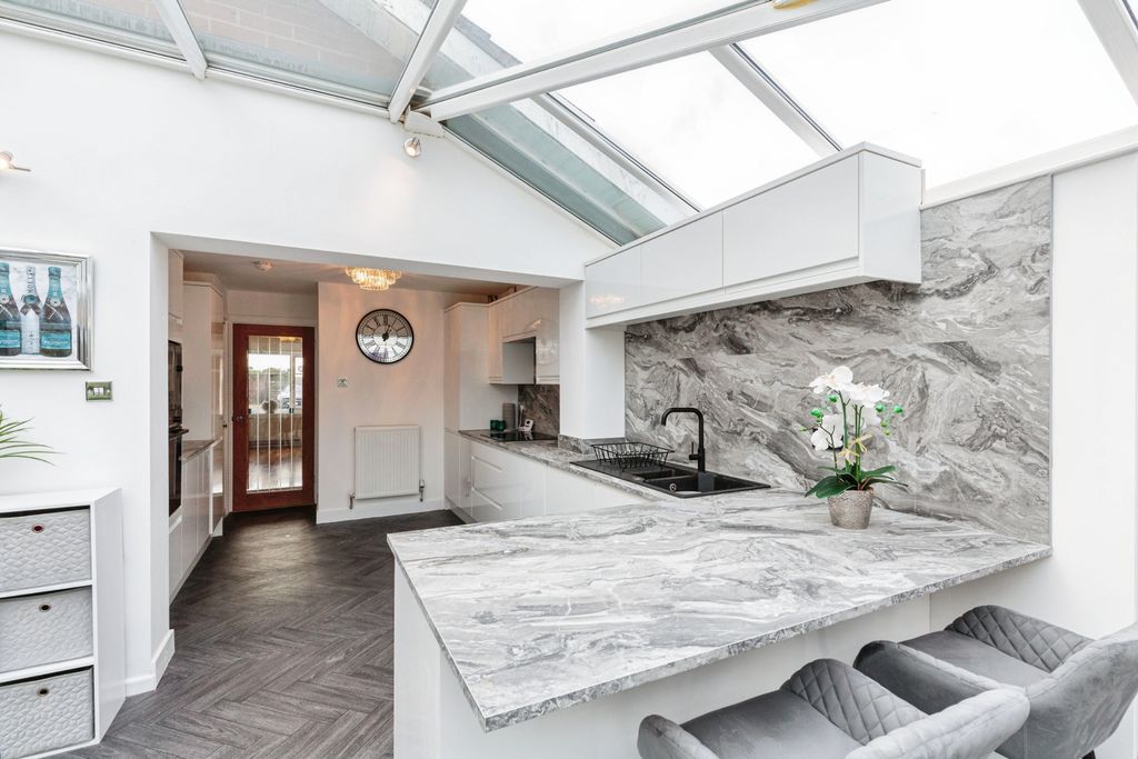 Property photo 3 of 16 Kitchen