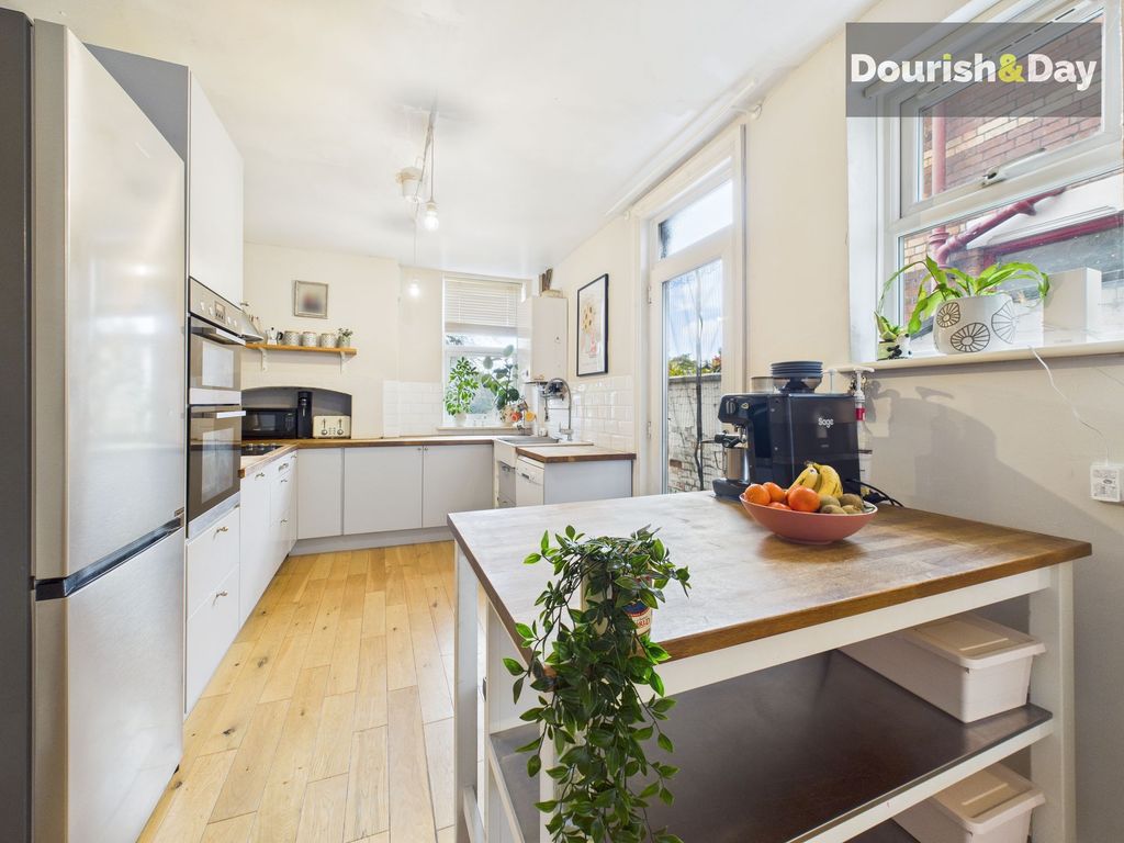 Property photo 2 of 16 Kitchen