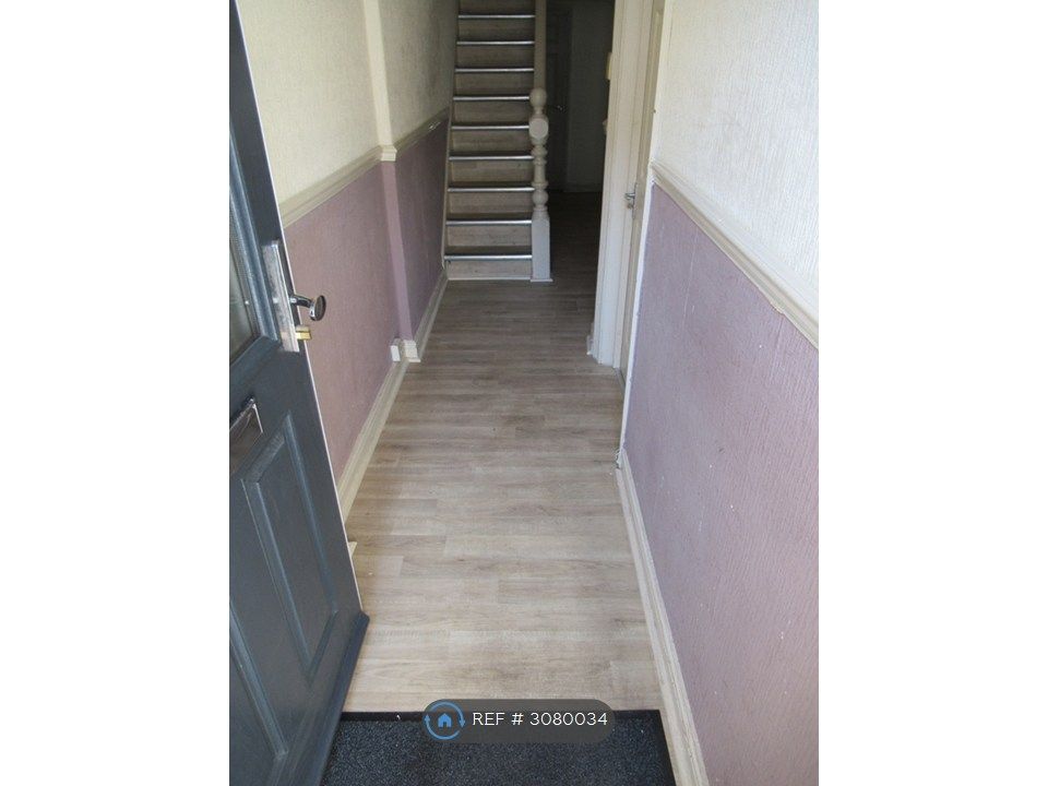 Property photo 2 of 25 Hallway