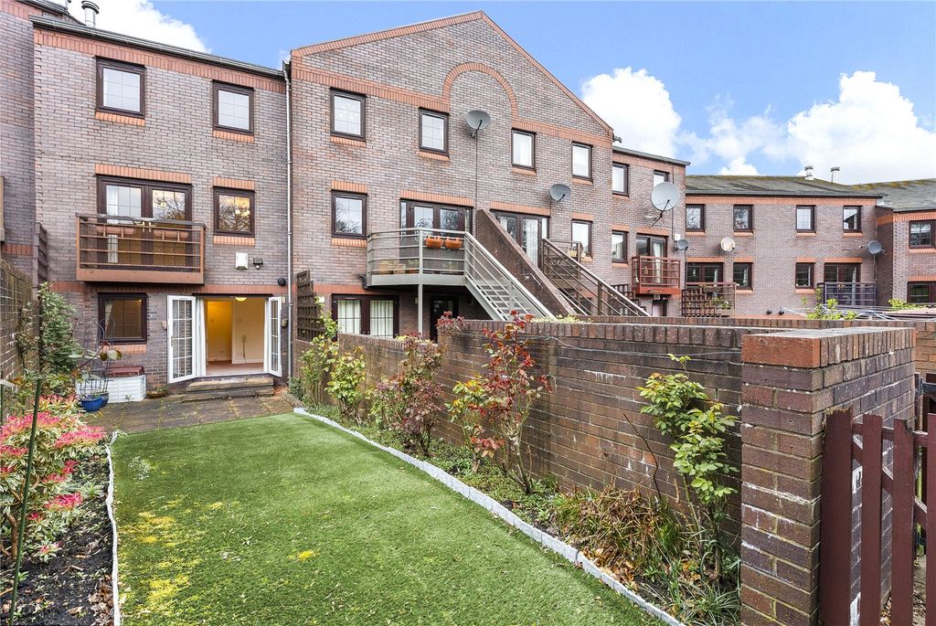 Property photo 2 of 39 83 Orchard Brae Ave