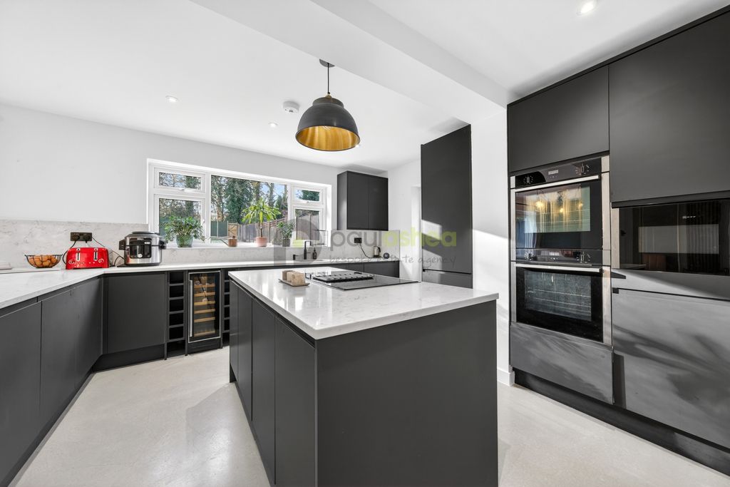 Property photo 2 of 25 Www.Steelelondon.Co.uk 07