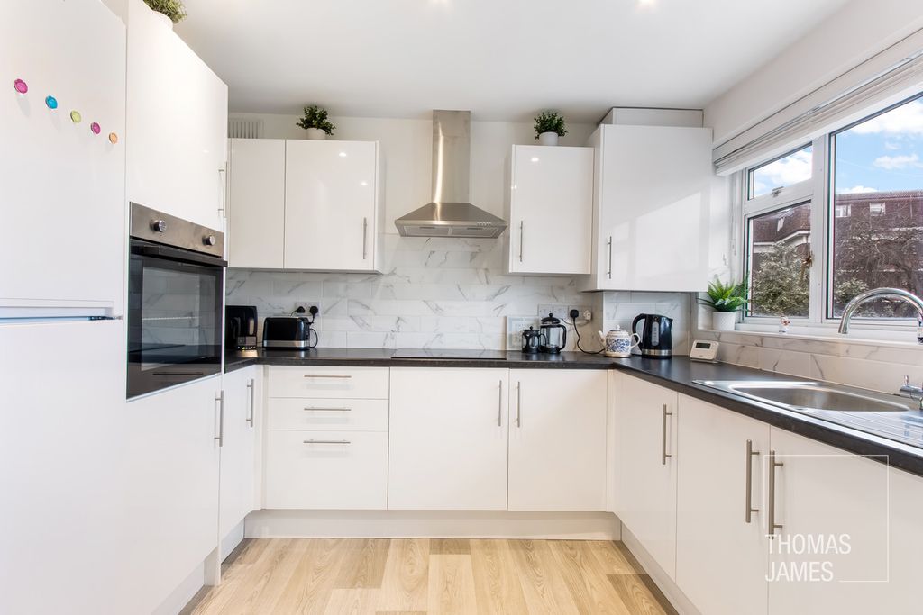 Property photo 2 of 23