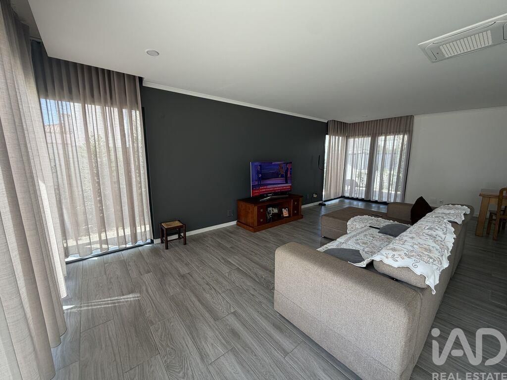 Property photo 2 of 40