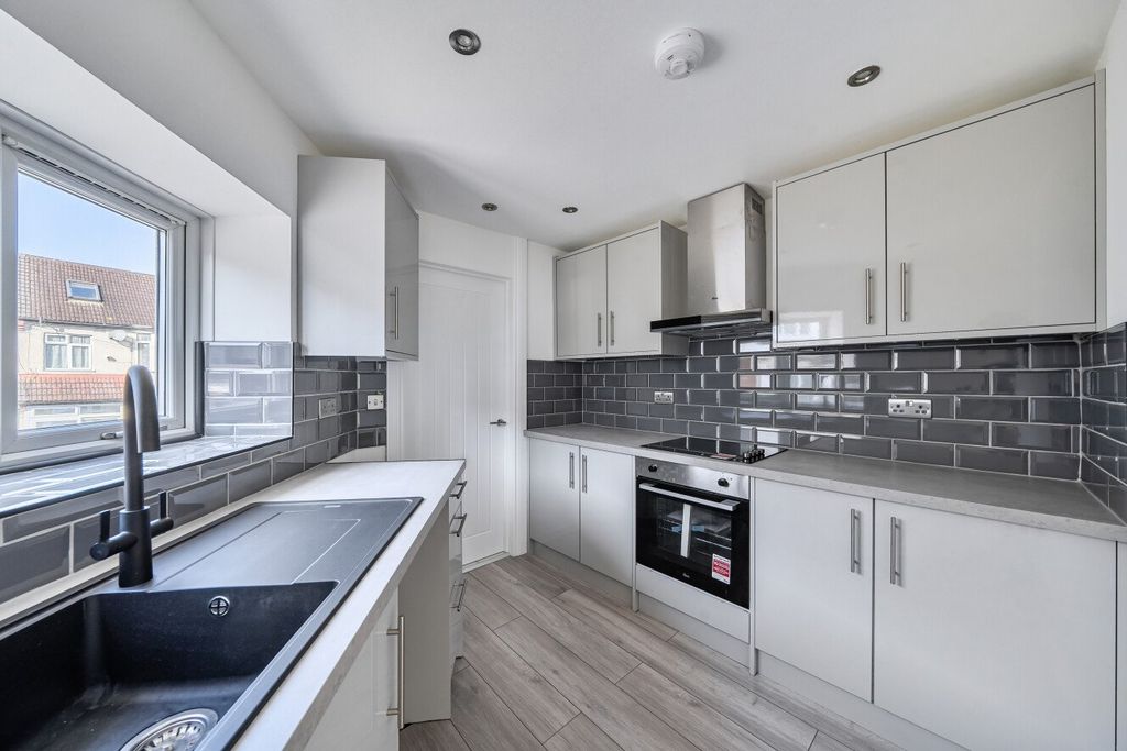 Property photo 3 of 13 Picture No. 15