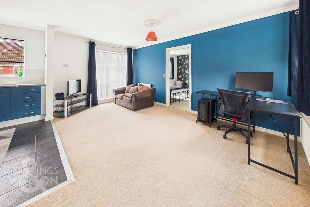 Property photo 3 of 12