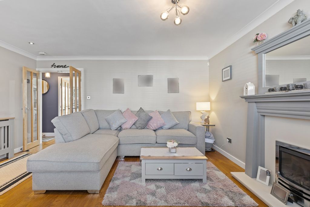 Property photo 3 of 33 4912923