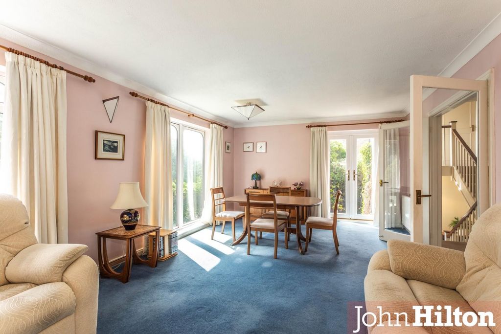 Property photo 2 of 21 Wanderdown Way18.Jpg