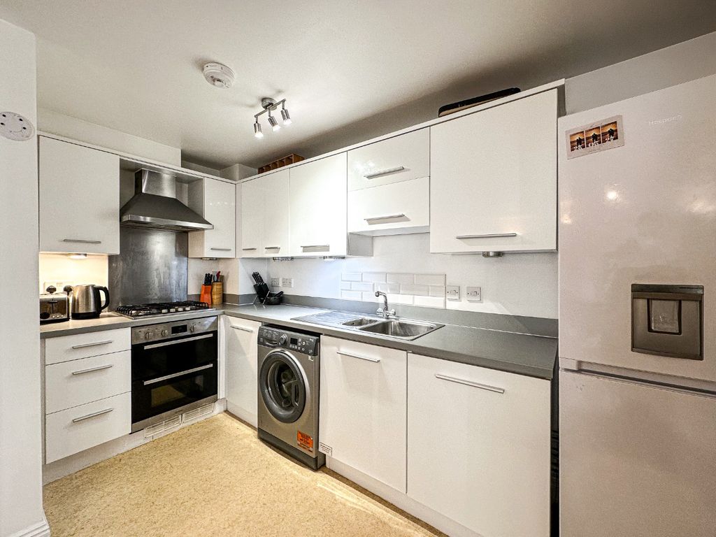 Property photo 2 of 9 4825035